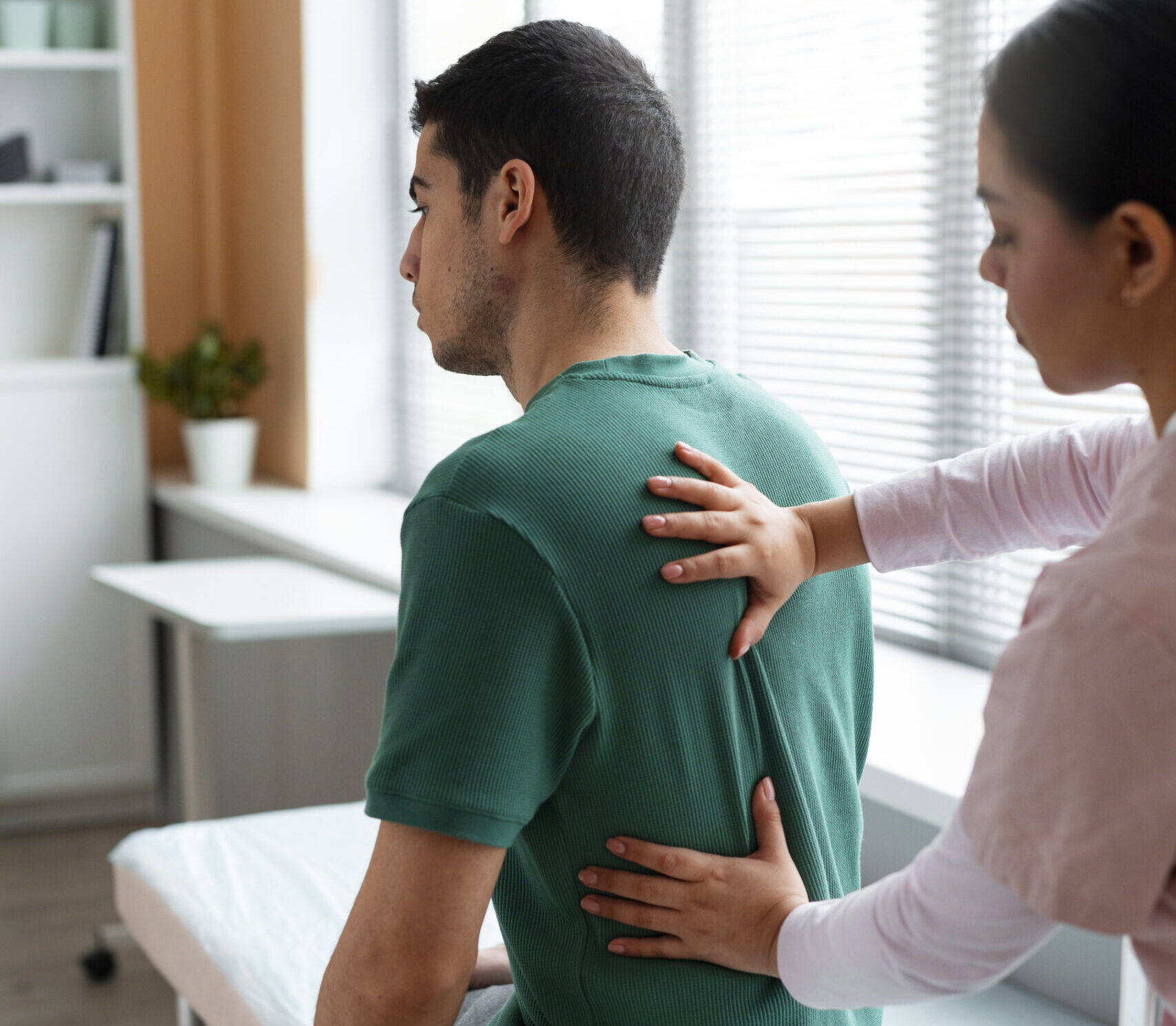When to See a Backache Doctor and How Spine Specialists Help